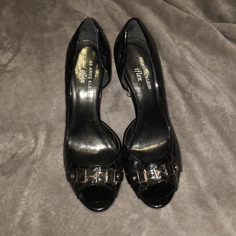 Black anne Klein heals